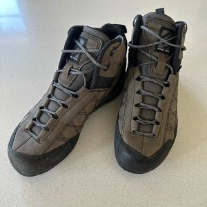 Five Ten Approach Shoes, Mid-top, Women’s Size 5.5